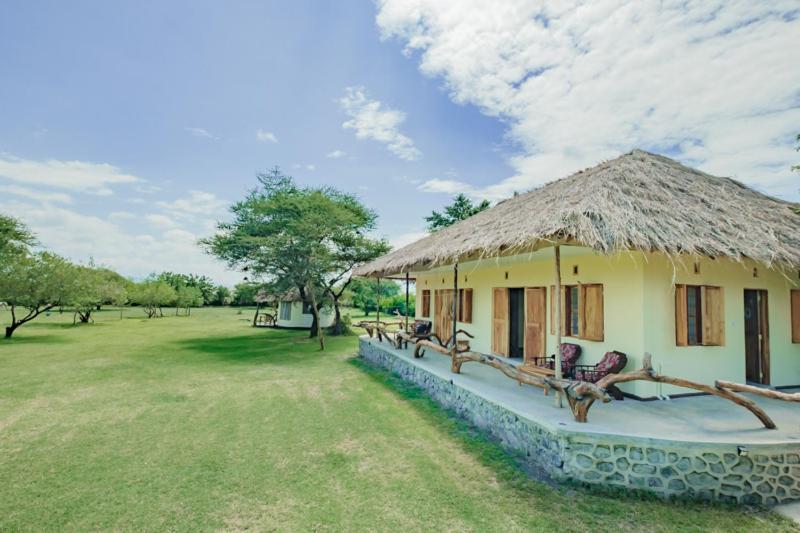Lake Natron Maasai Giraffe Eco Lodge And Camping Mtowabaga Экстерьер фото