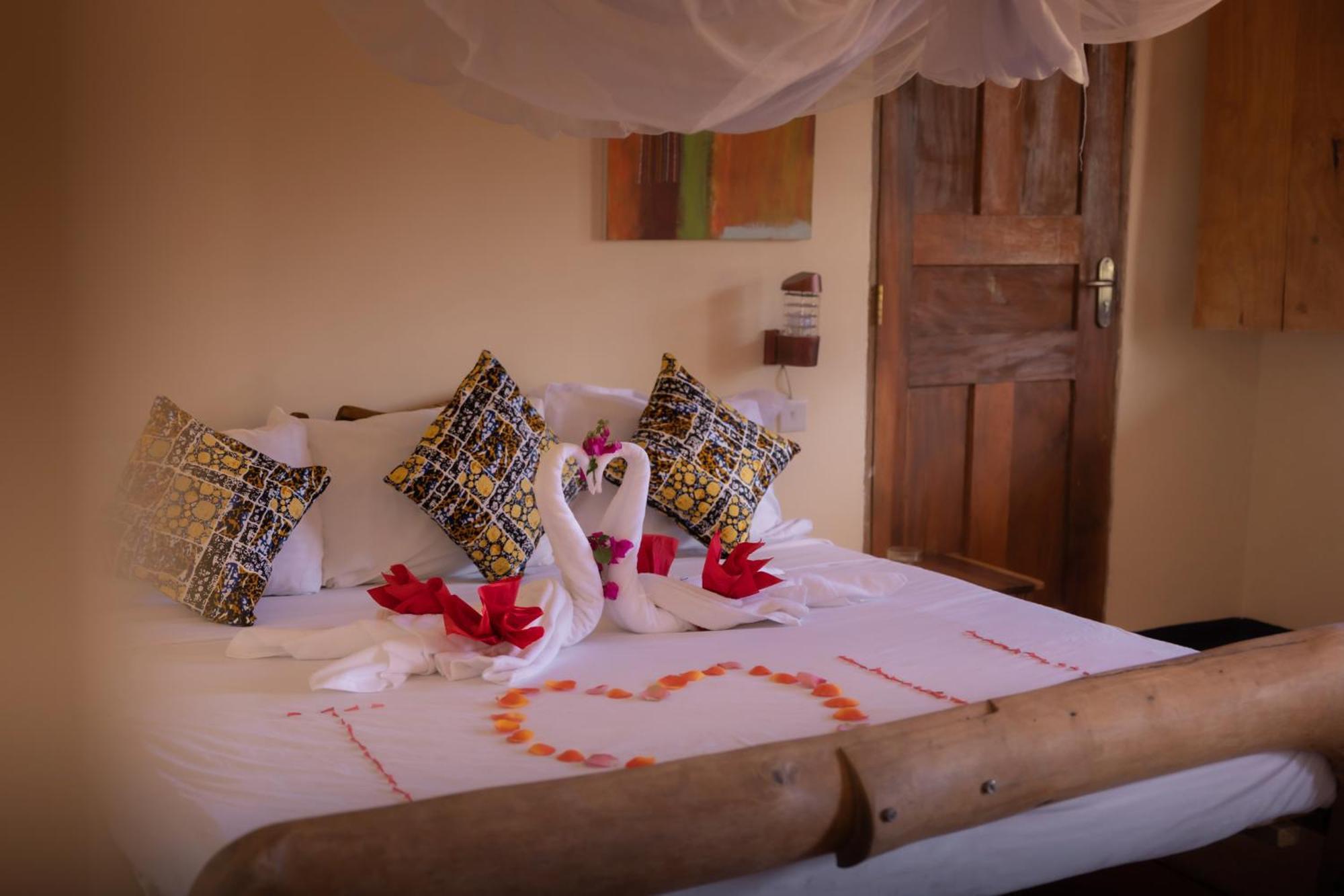 Lake Natron Maasai Giraffe Eco Lodge And Camping Mtowabaga Экстерьер фото
