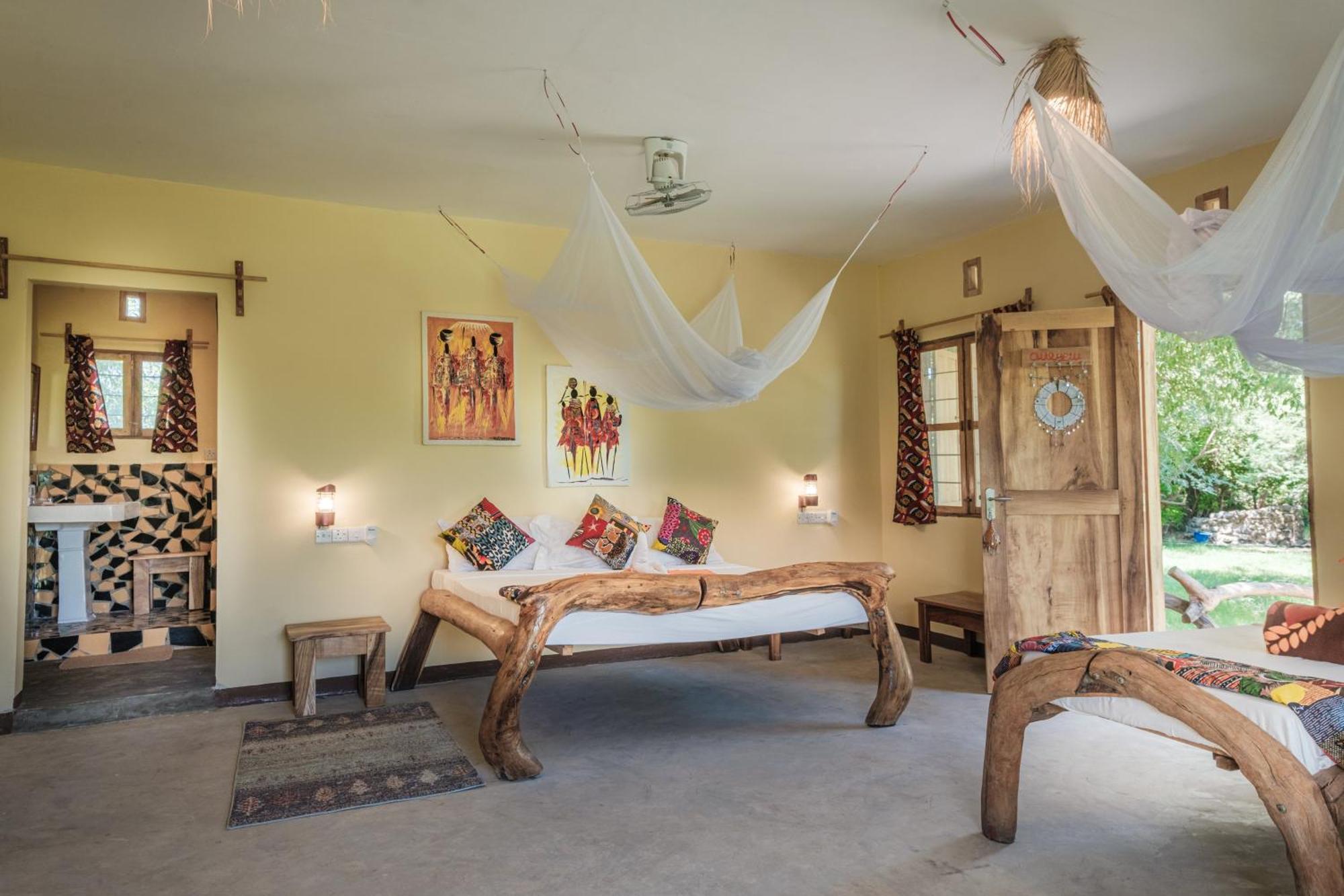 Lake Natron Maasai Giraffe Eco Lodge And Camping Mtowabaga Экстерьер фото