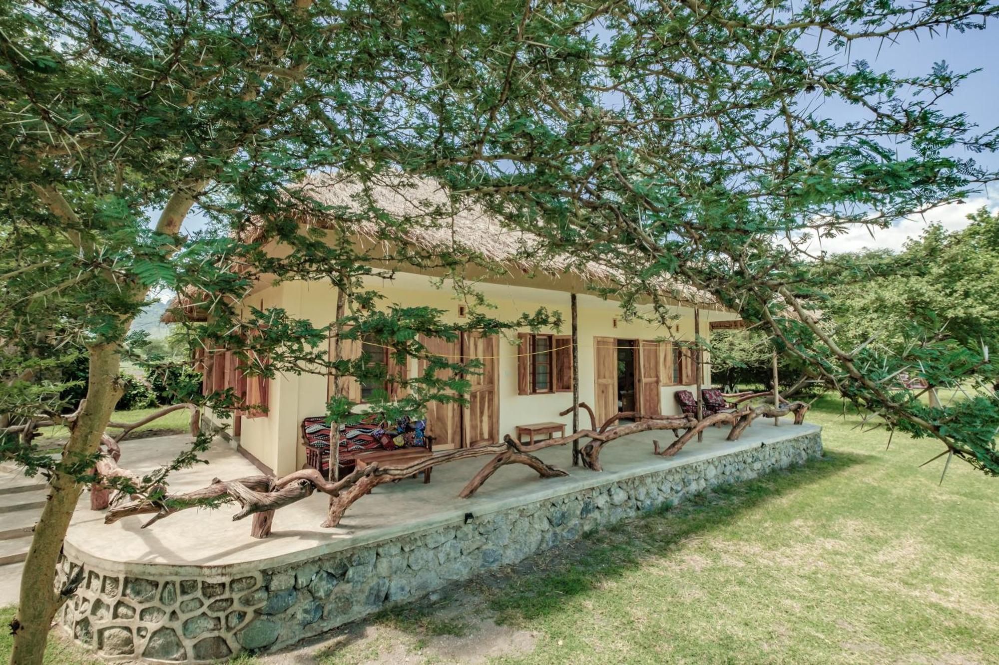 Lake Natron Maasai Giraffe Eco Lodge And Camping Mtowabaga Экстерьер фото