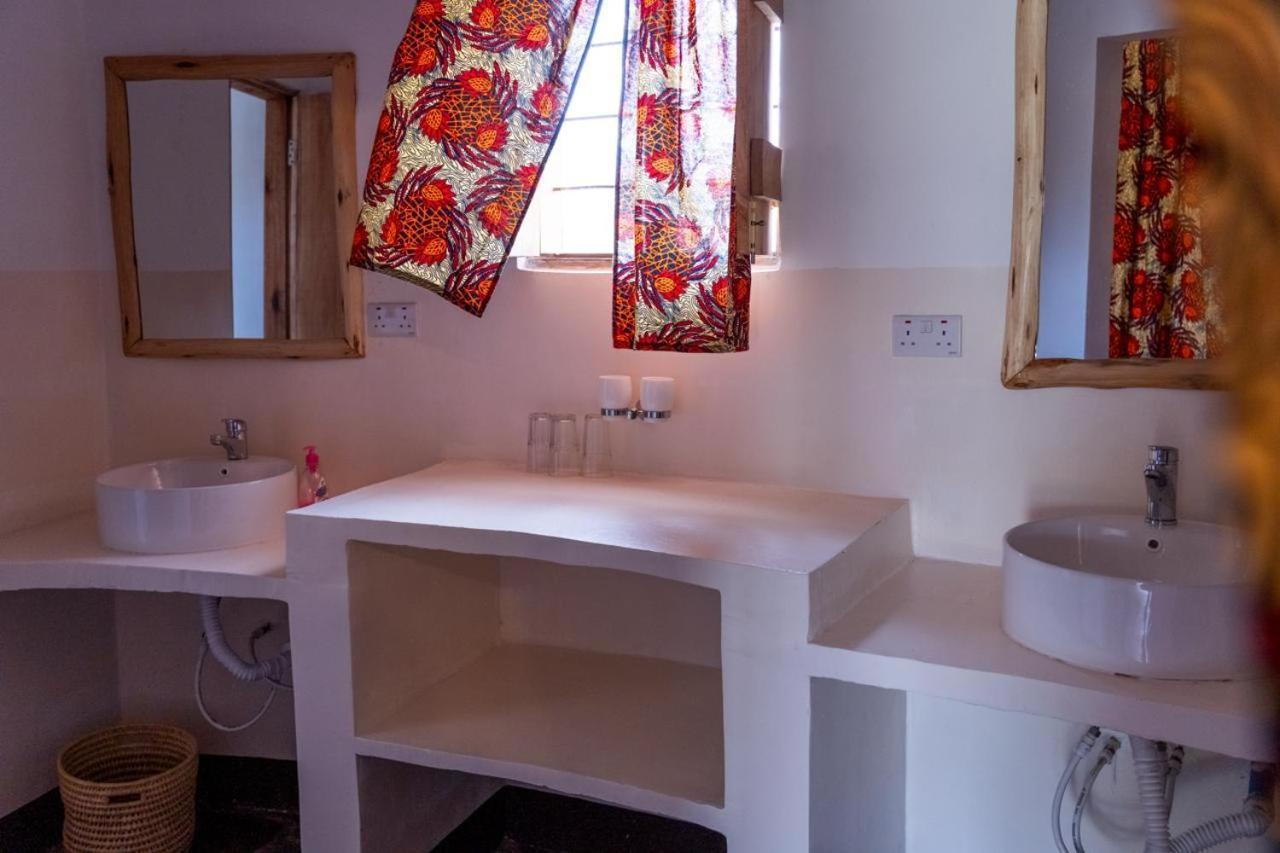 Lake Natron Maasai Giraffe Eco Lodge And Camping Mtowabaga Экстерьер фото