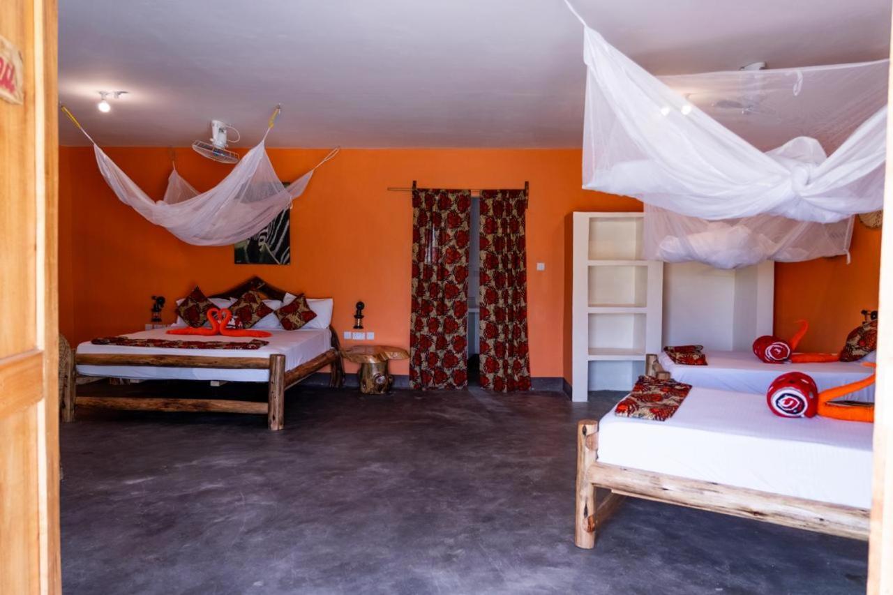 Lake Natron Maasai Giraffe Eco Lodge And Camping Mtowabaga Экстерьер фото